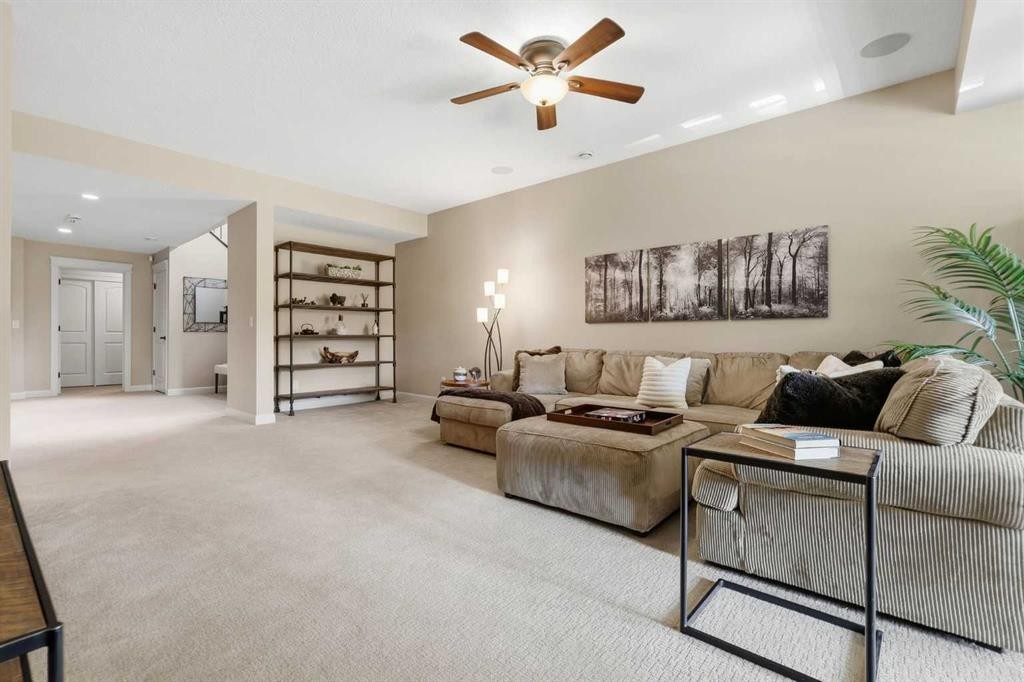 37 Cranbrook Heights Se, Calgary, AB