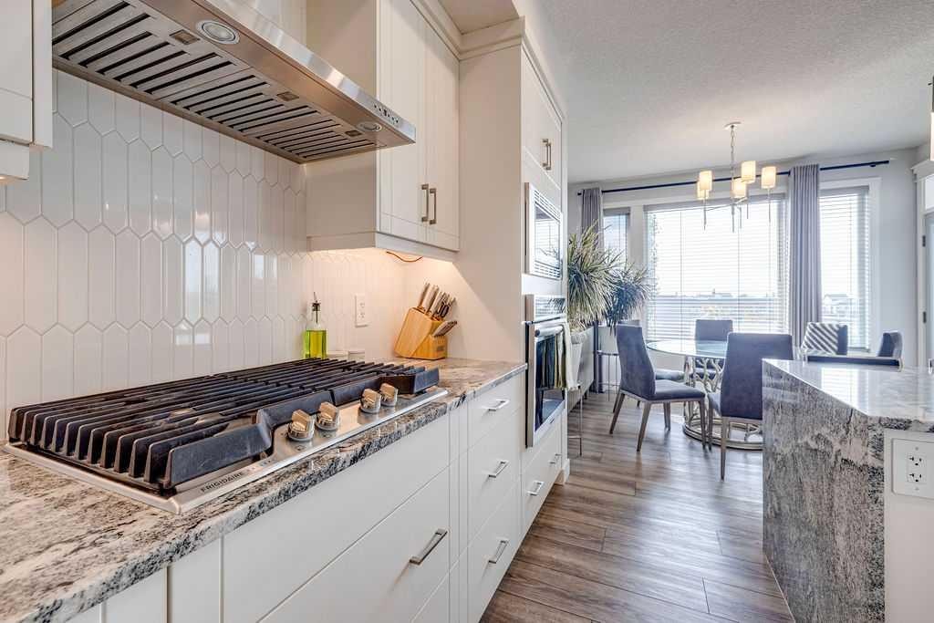 212 Evansglen Close Nw, Calgary, AB