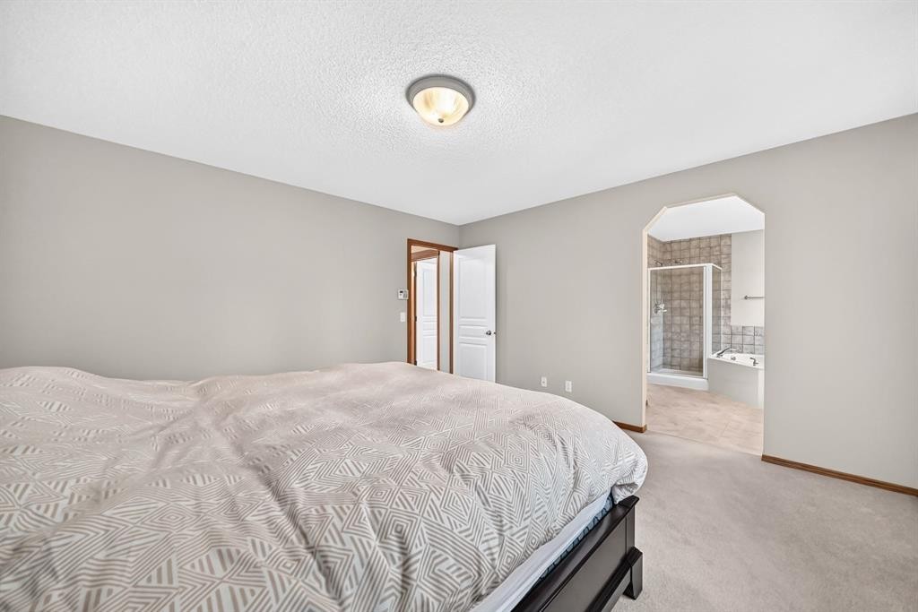 234 Somerglen Way Sw, Calgary, AB