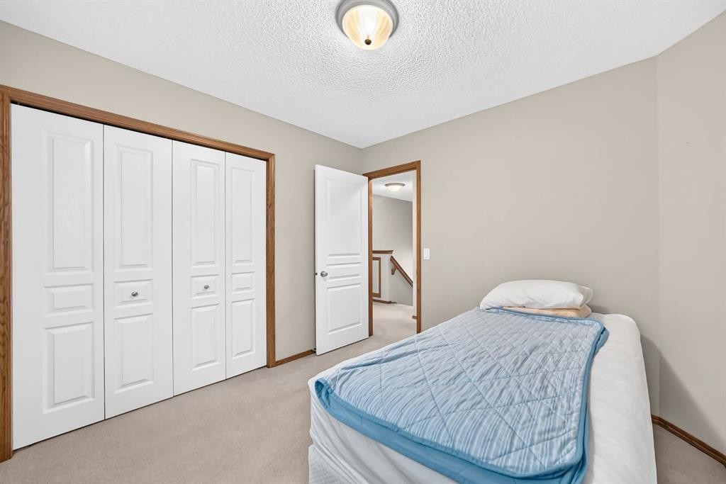 234 Somerglen Way Sw, Calgary, AB