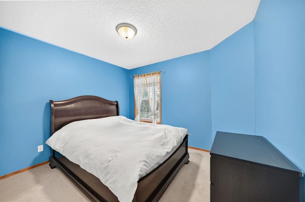234 Somerglen Way Sw, Calgary, AB