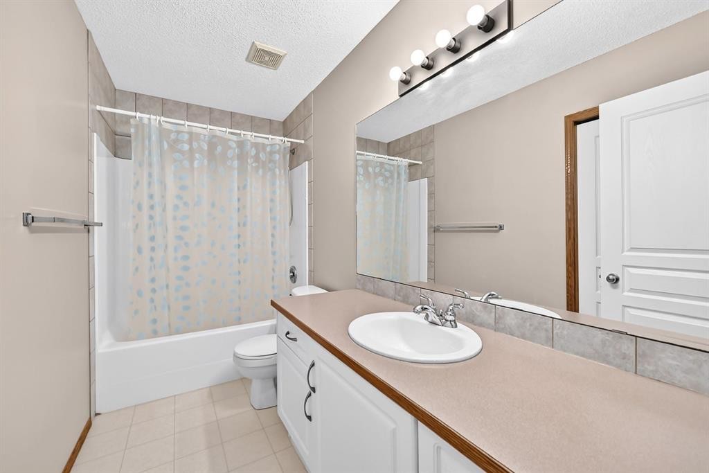 234 Somerglen Way Sw, Calgary, AB