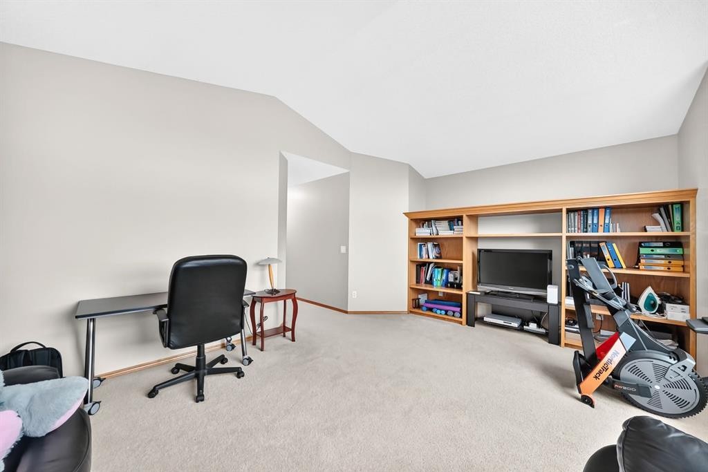 234 Somerglen Way Sw, Calgary, AB