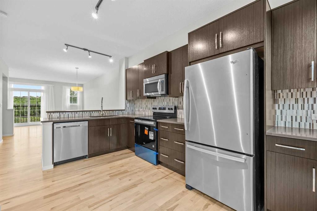 505 Ascot Circle Sw, Calgary, AB