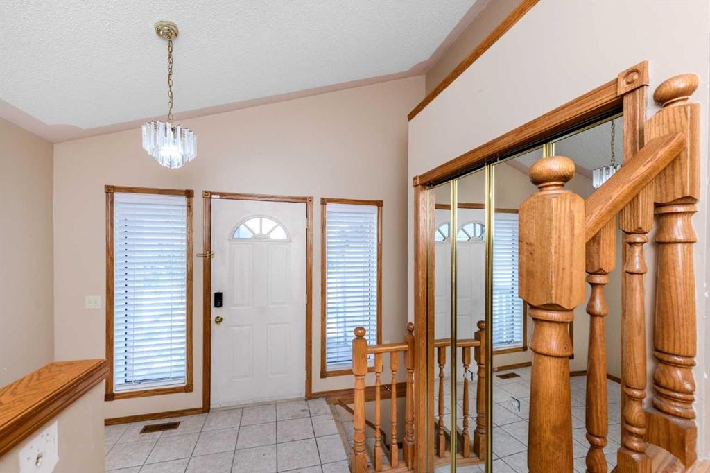 156 Del Ray Road Ne, Calgary, AB