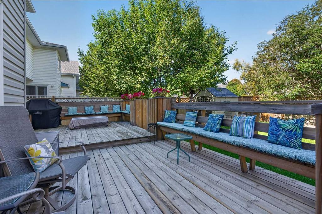 9867 Hidden Valley Drive Nw, Calgary, AB