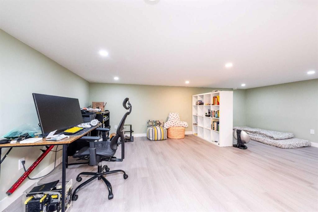 6 Strathridge Lane Sw, Calgary, AB