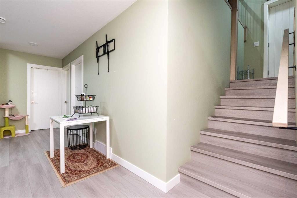 6 Strathridge Lane Sw, Calgary, AB