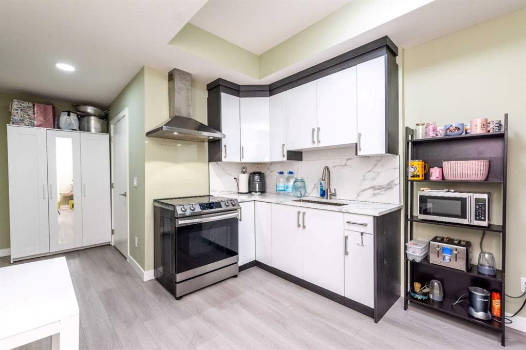6 Strathridge Lane Sw, Calgary, AB