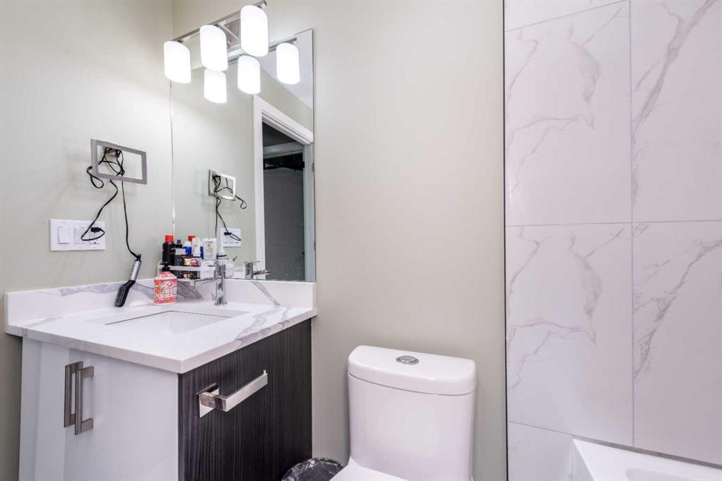 6 Strathridge Lane Sw, Calgary, AB