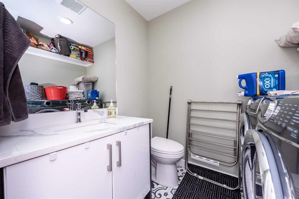 6 Strathridge Lane Sw, Calgary, AB