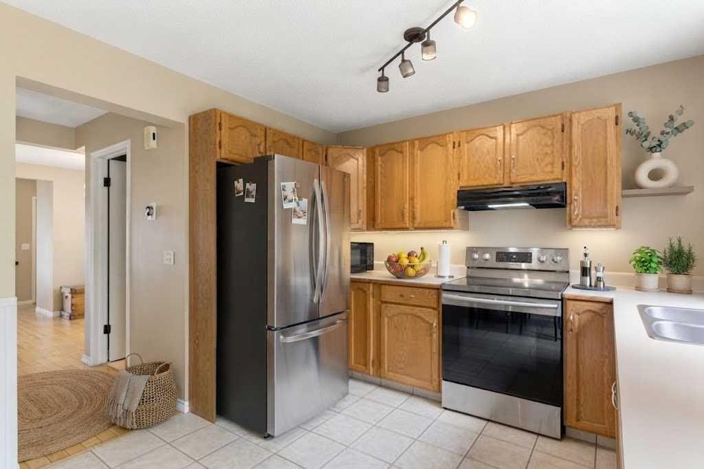 90 Coventry Lane Ne, Calgary, AB