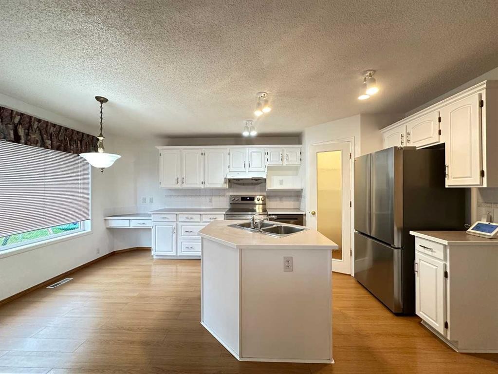 70 Schooner Close Nw, Calgary, AB