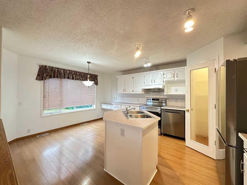 70 Schooner Close Nw, Calgary, AB