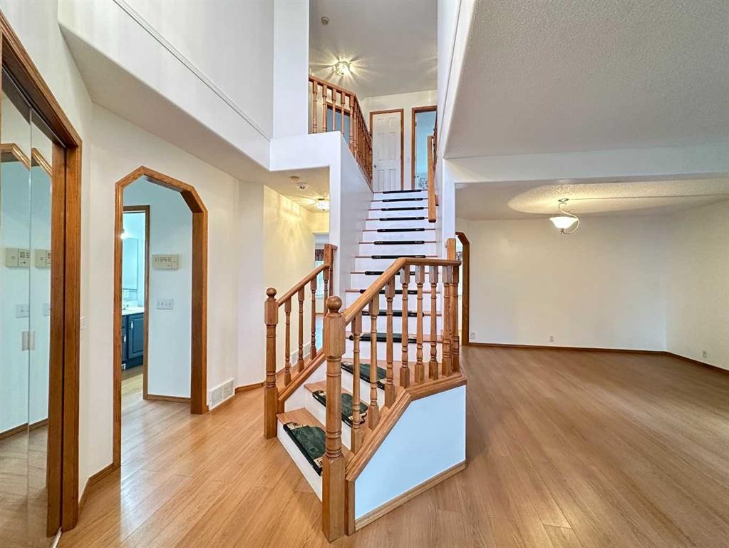 70 Schooner Close Nw, Calgary, AB