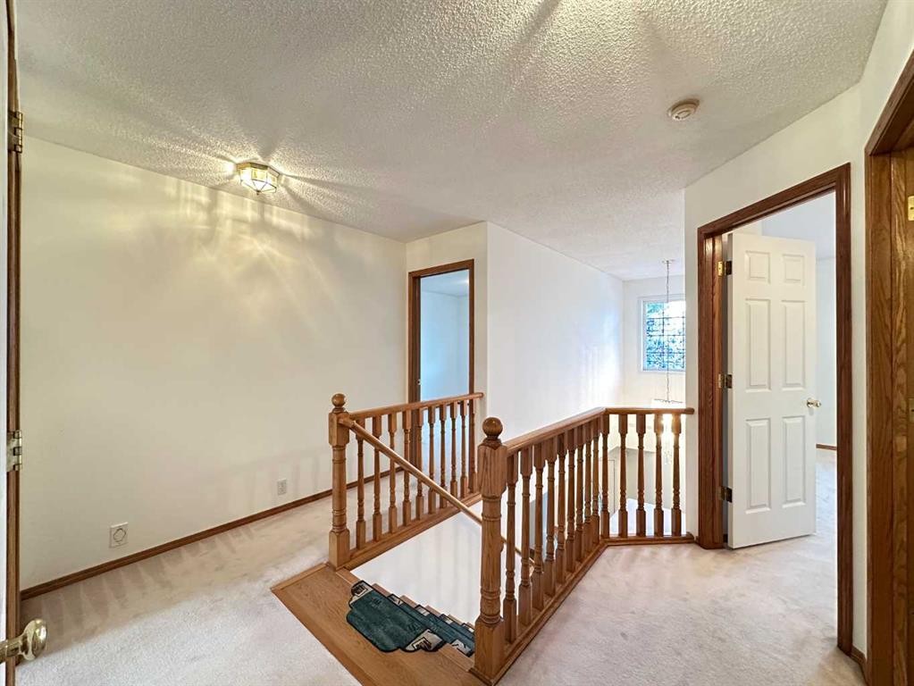 70 Schooner Close Nw, Calgary, AB