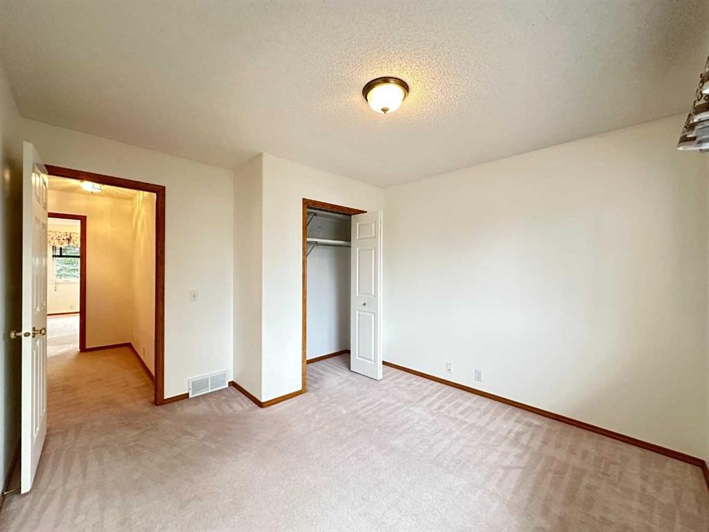 70 Schooner Close Nw, Calgary, AB
