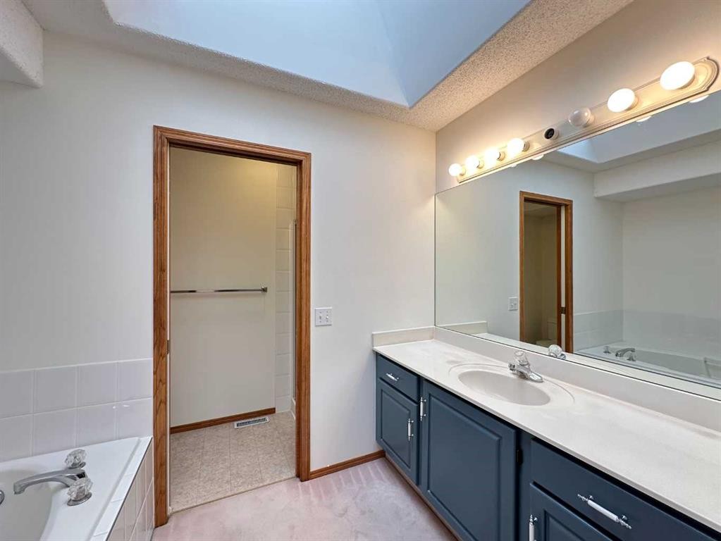 70 Schooner Close Nw, Calgary, AB