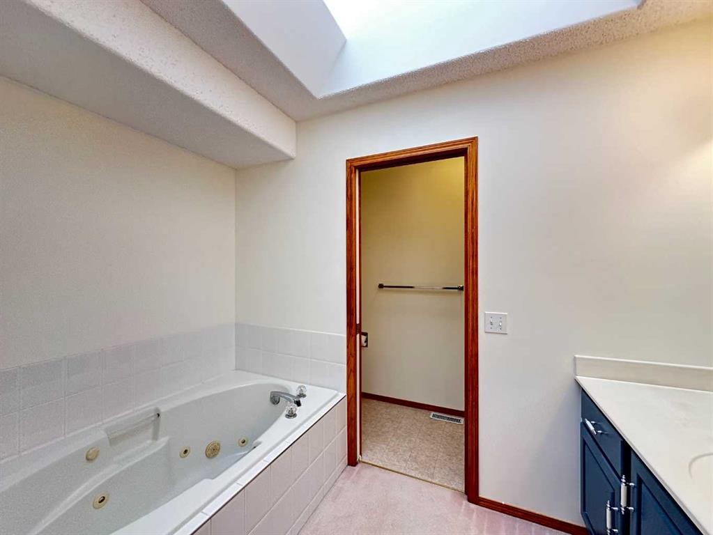 70 Schooner Close Nw, Calgary, AB