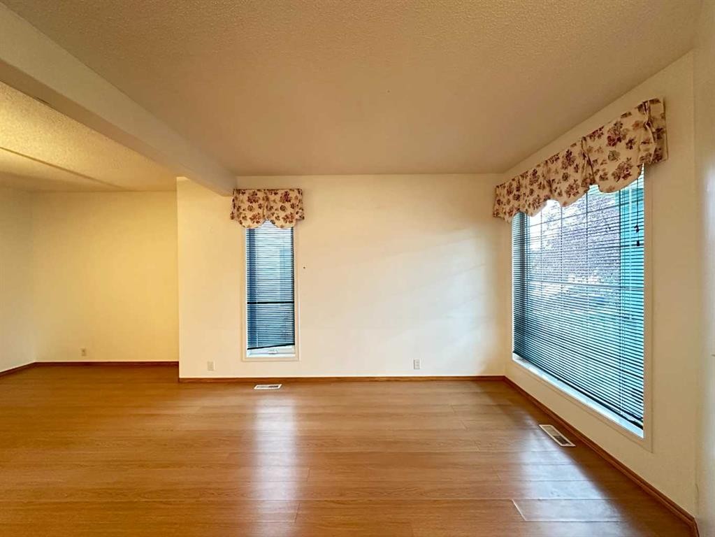 70 Schooner Close Nw, Calgary, AB