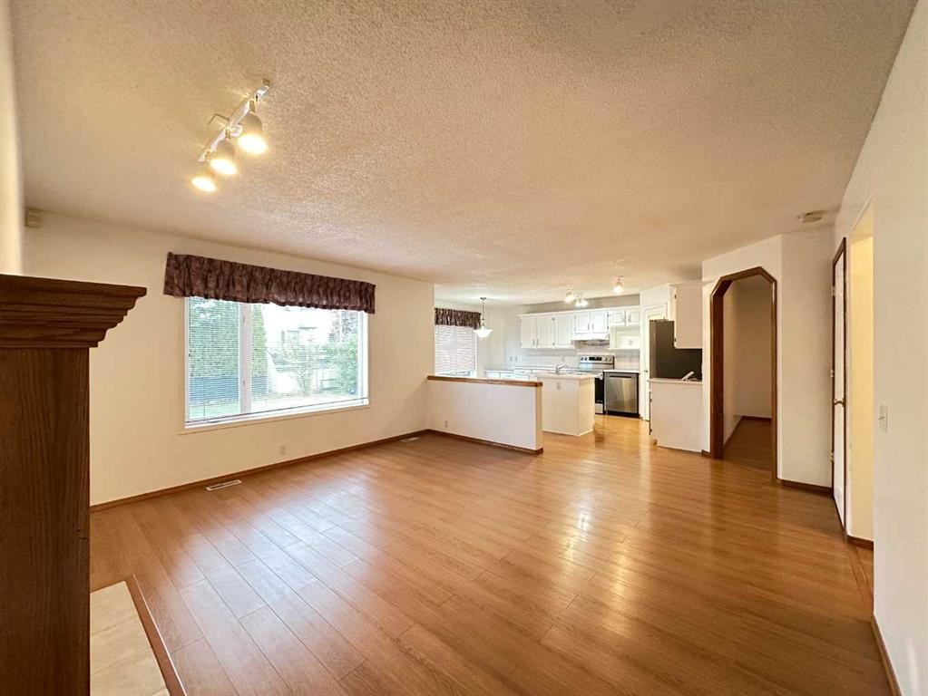 70 Schooner Close Nw, Calgary, AB