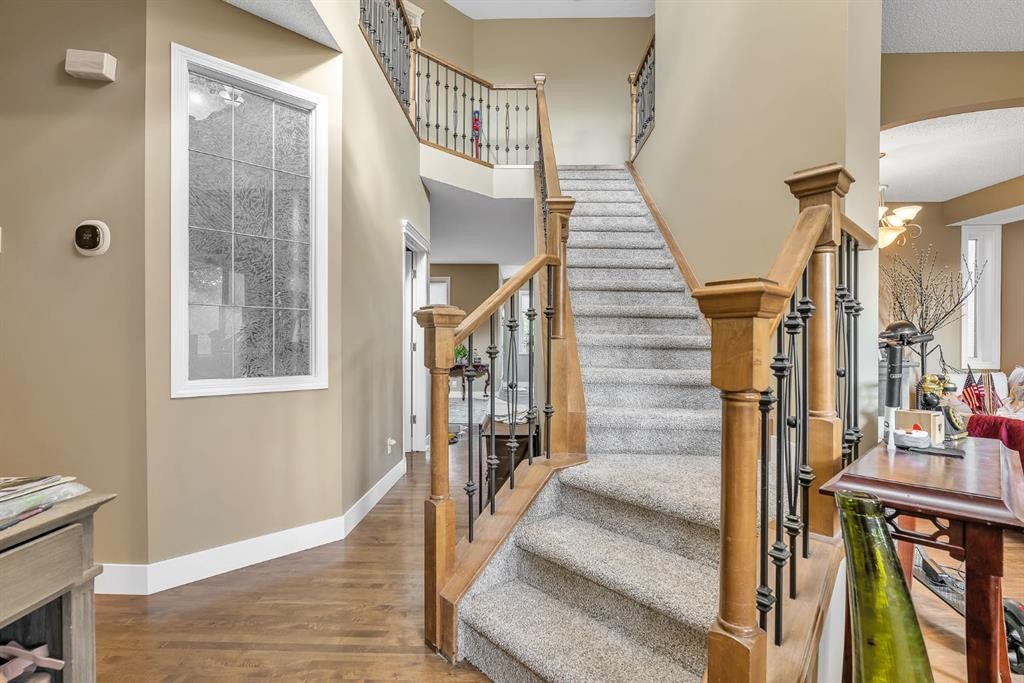 82 Hidden Creek Point Nw, Calgary, AB