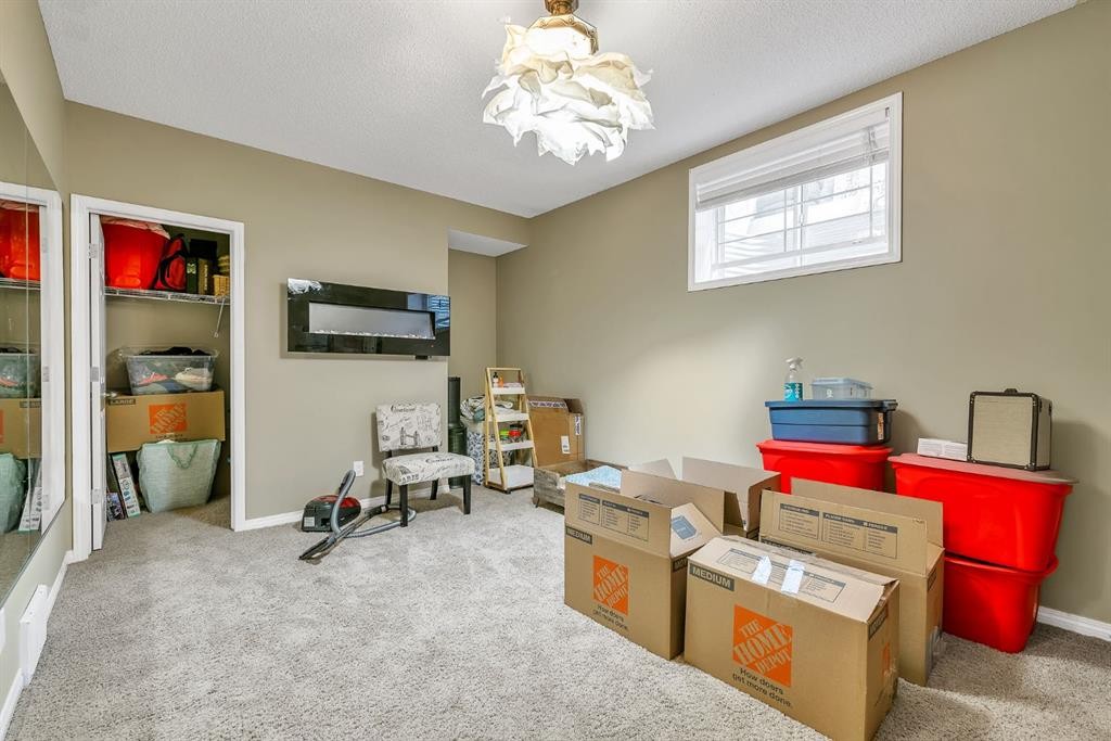 82 Hidden Creek Point Nw, Calgary, AB