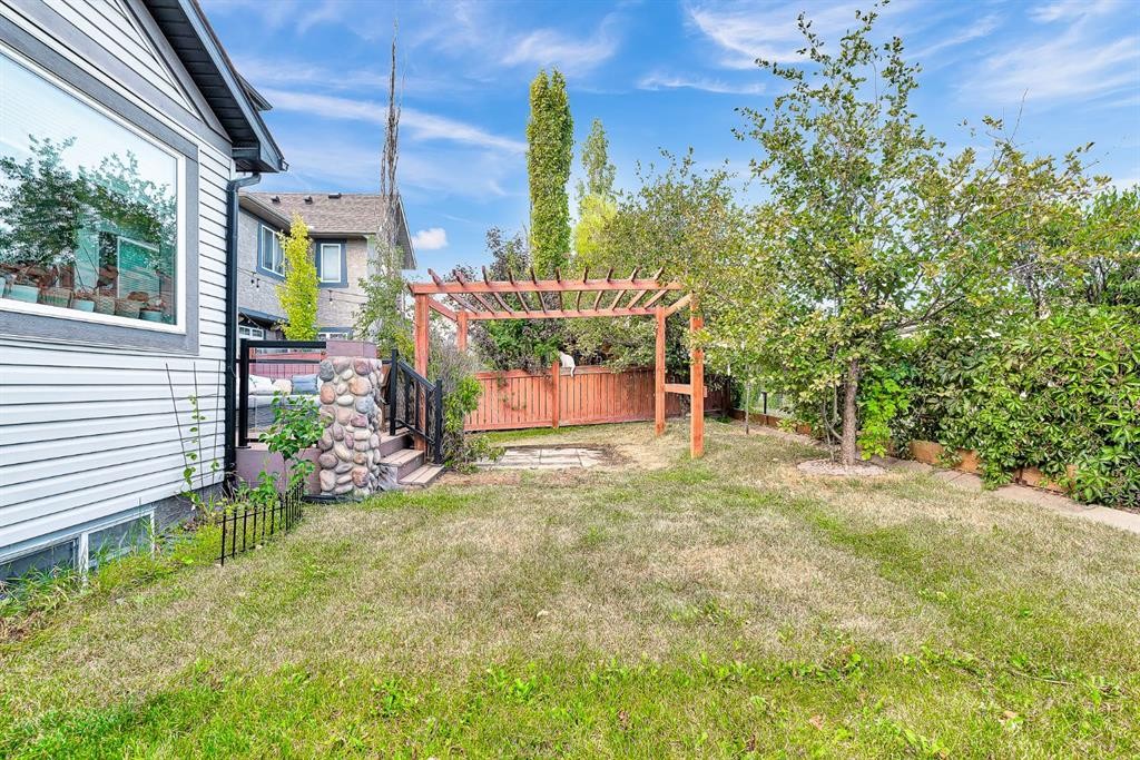 82 Hidden Creek Point Nw, Calgary, AB