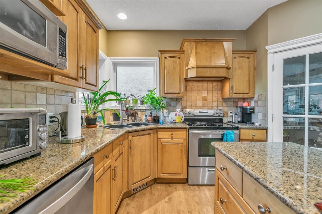82 Hidden Creek Point Nw, Calgary, AB