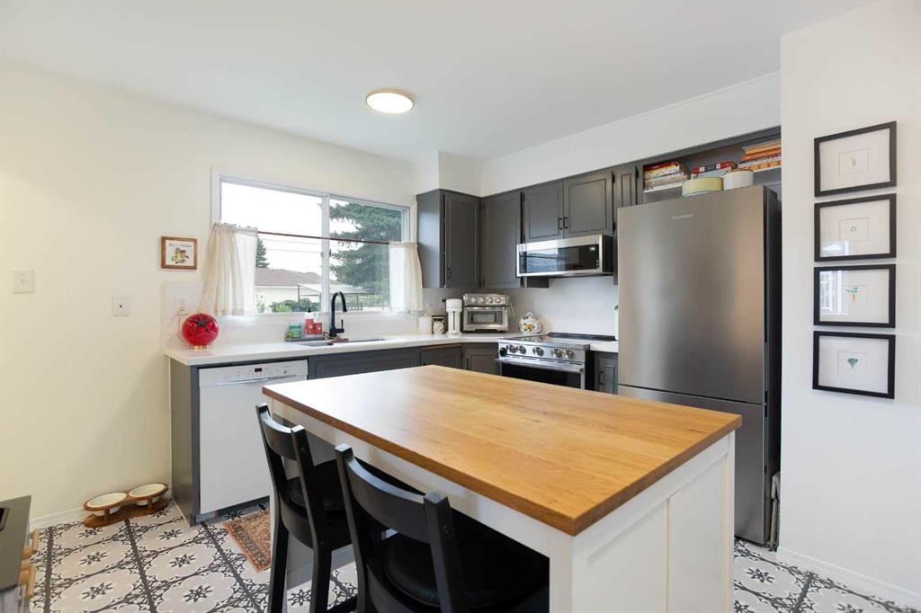 412 78 Avenue Ne, Calgary, AB