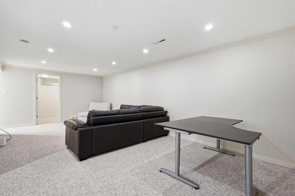 327 94 Avenue Se, Calgary, AB