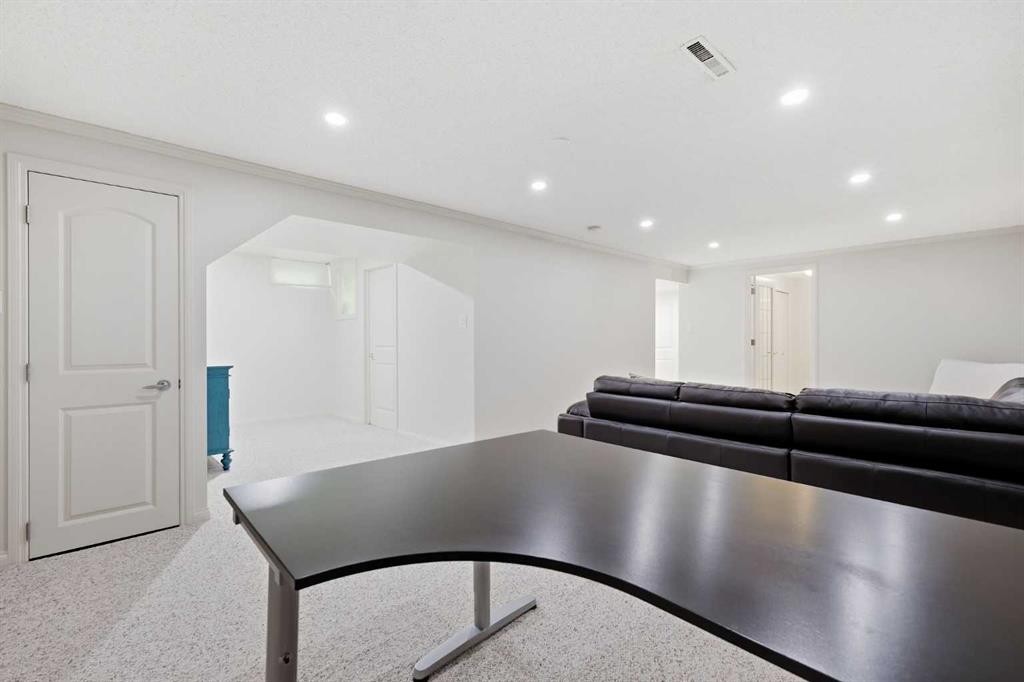 327 94 Avenue Se, Calgary, AB