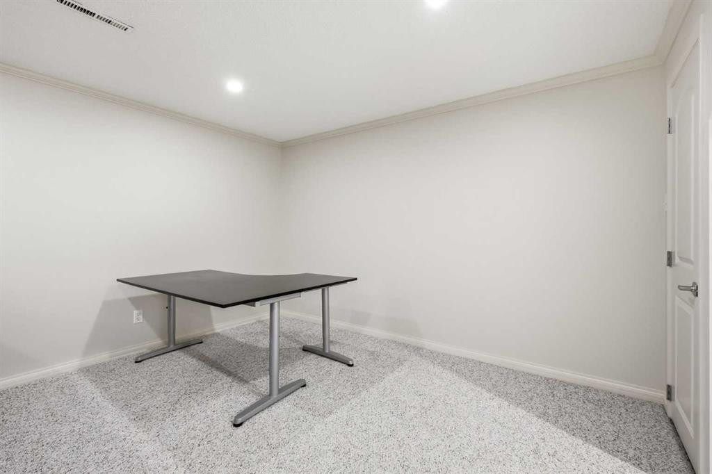 327 94 Avenue Se, Calgary, AB