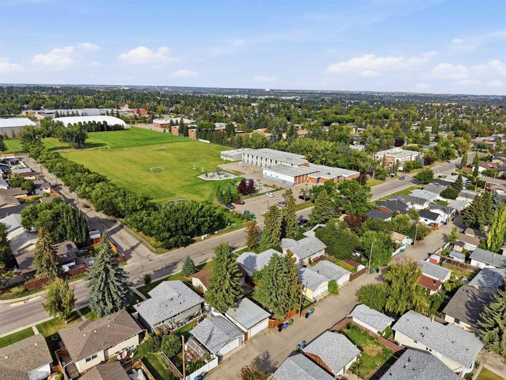 327 94 Avenue Se, Calgary, AB