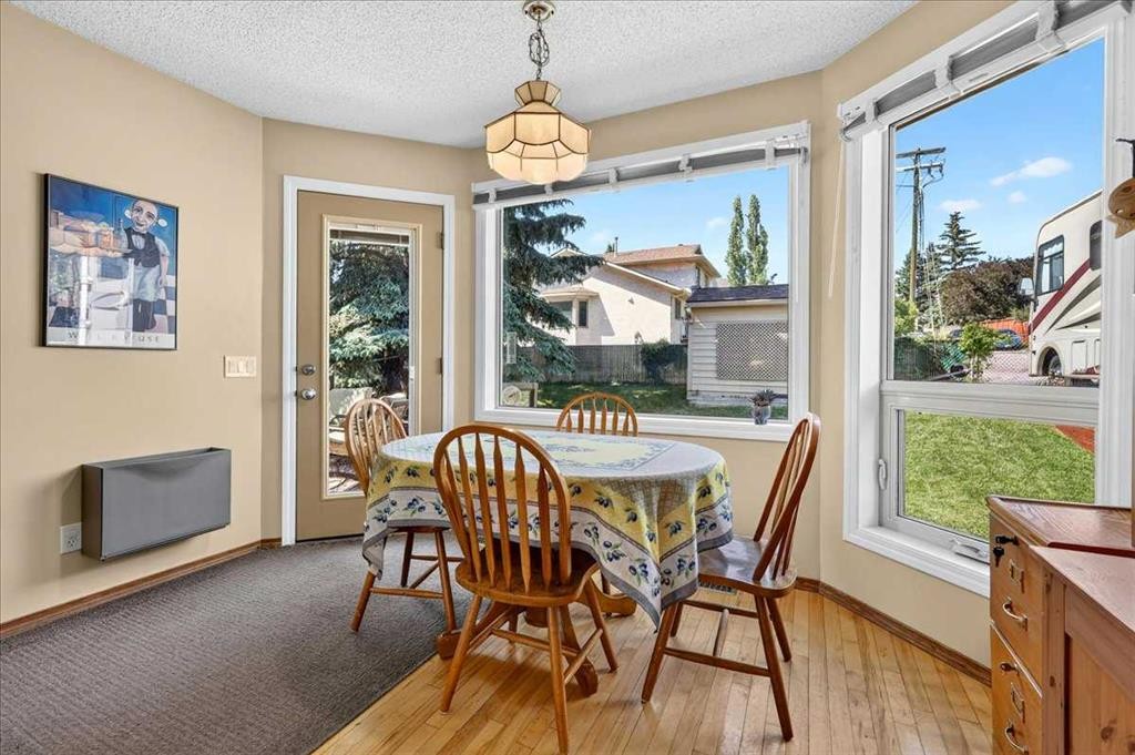 14 Hawkdale Gate Nw, Calgary, AB