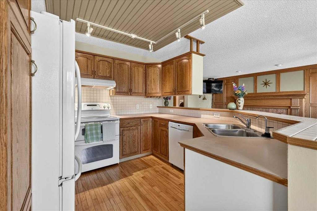 14 Hawkdale Gate Nw, Calgary, AB