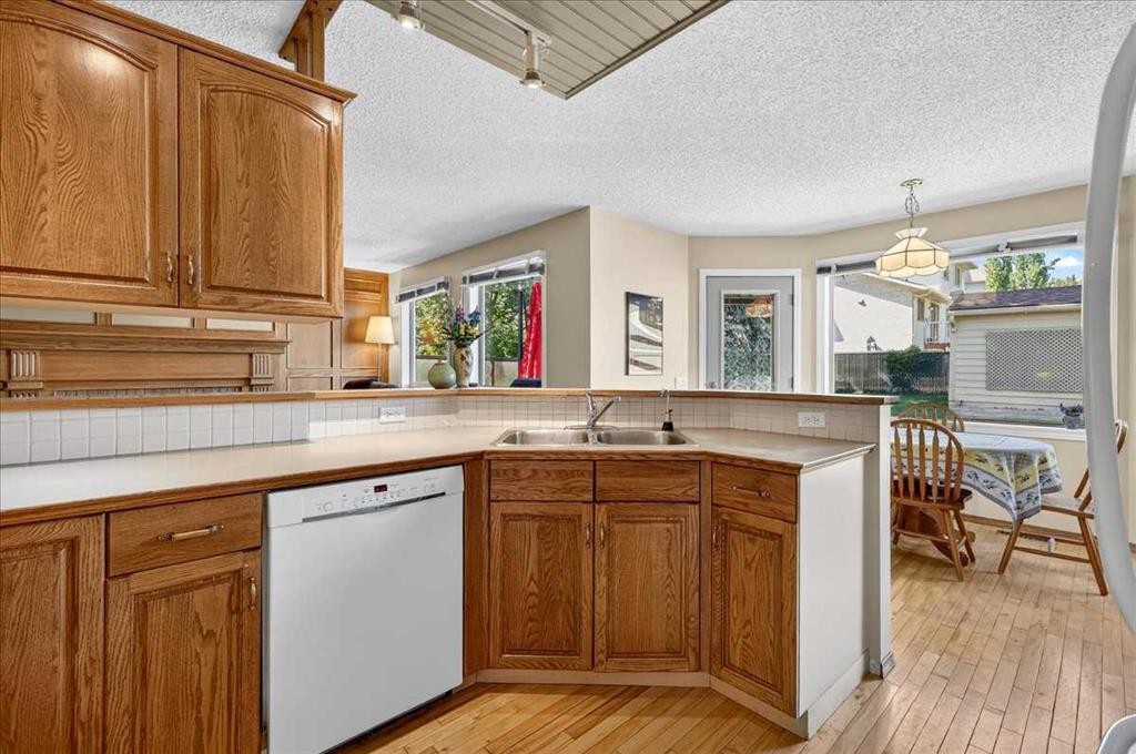 14 Hawkdale Gate Nw, Calgary, AB