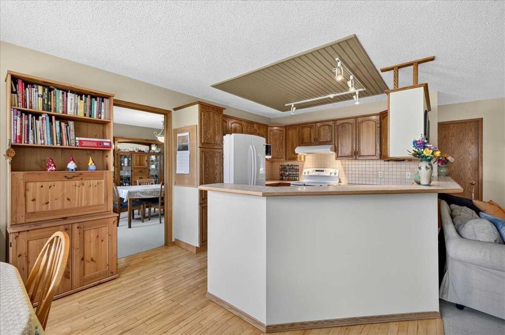 14 Hawkdale Gate Nw, Calgary, AB
