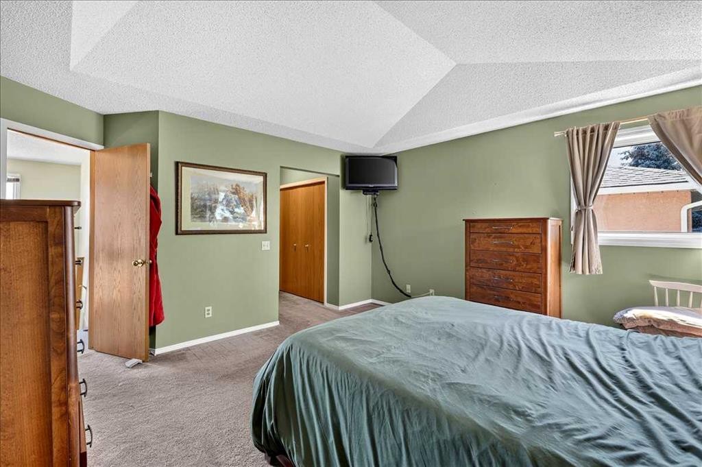 14 Hawkdale Gate Nw, Calgary, AB