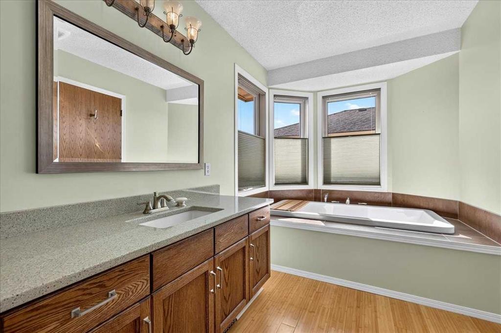 14 Hawkdale Gate Nw, Calgary, AB