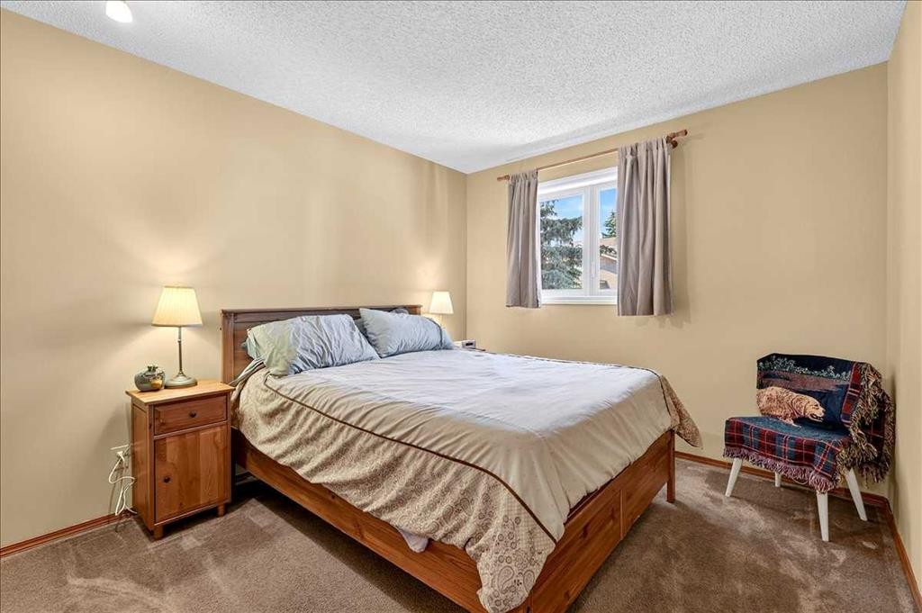 14 Hawkdale Gate Nw, Calgary, AB