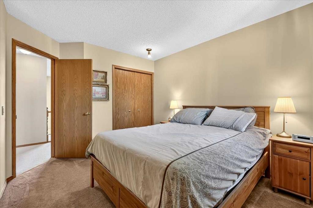 14 Hawkdale Gate Nw, Calgary, AB