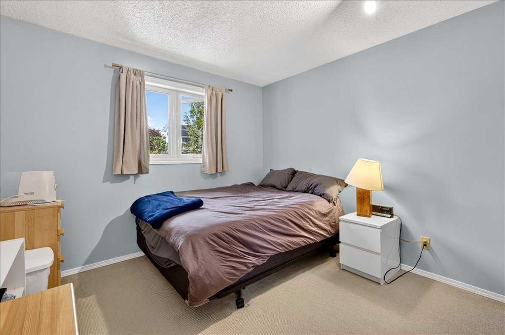 14 Hawkdale Gate Nw, Calgary, AB