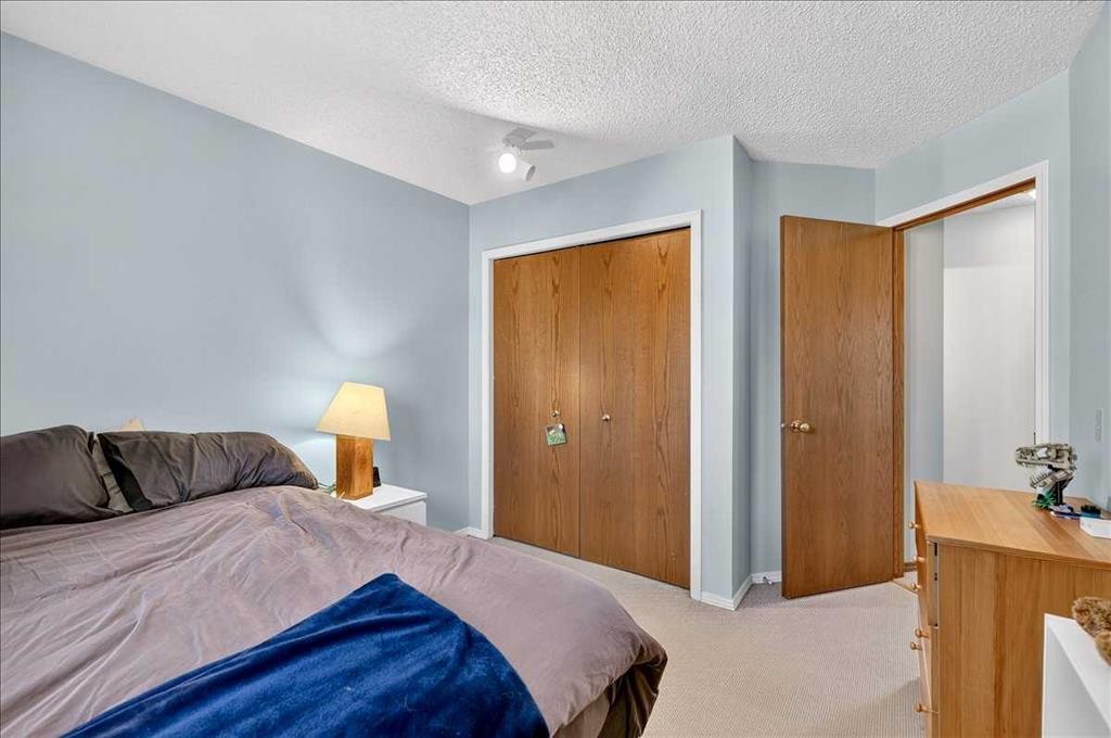 14 Hawkdale Gate Nw, Calgary, AB