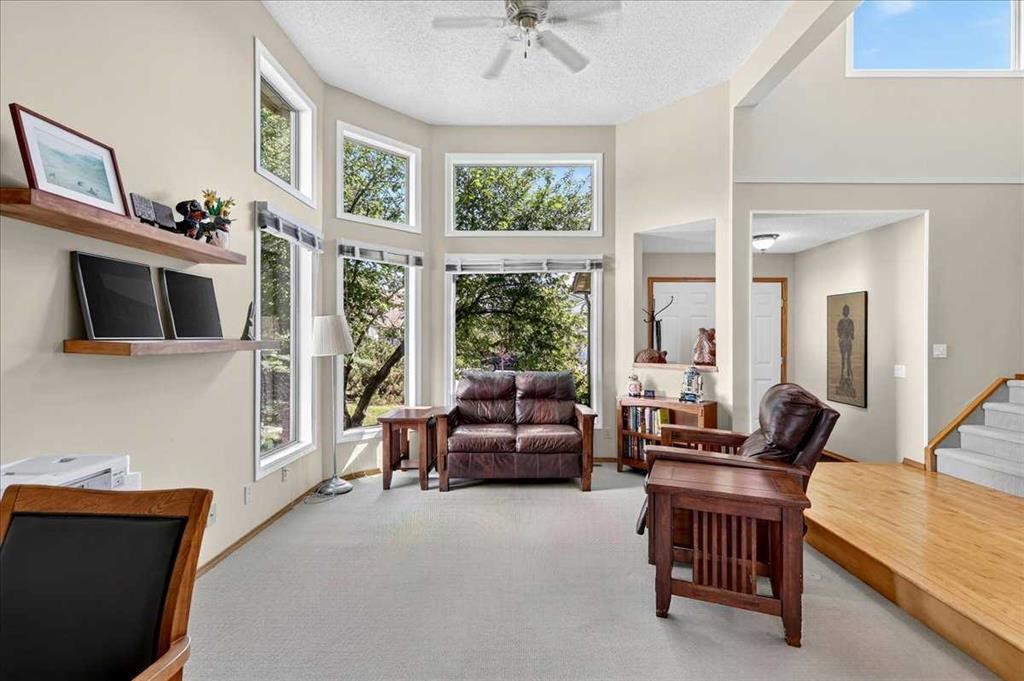 14 Hawkdale Gate Nw, Calgary, AB