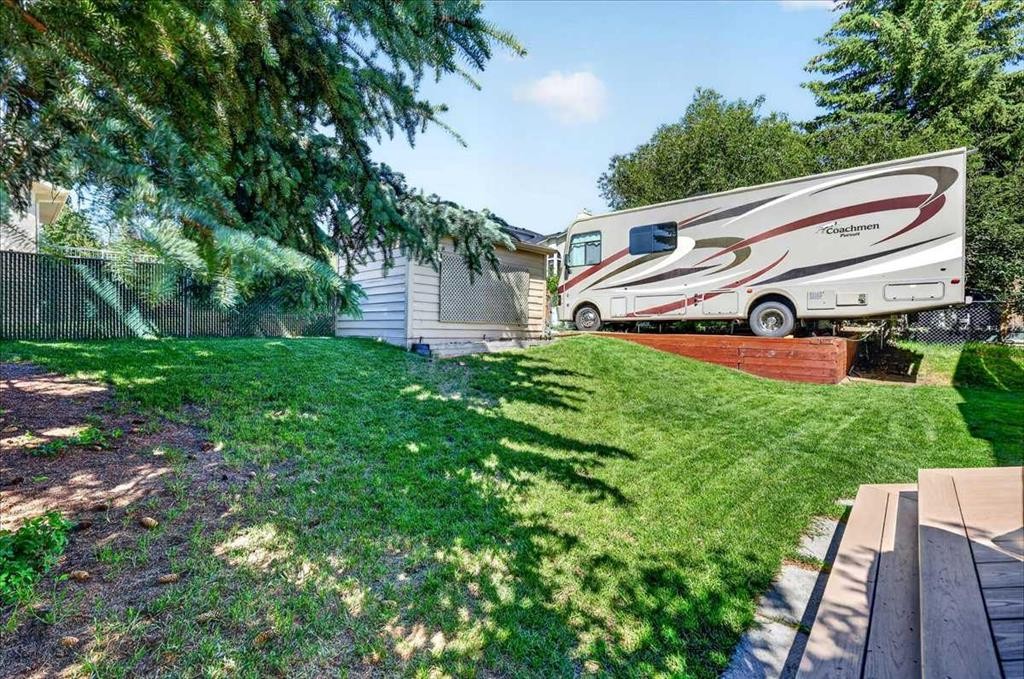 14 Hawkdale Gate Nw, Calgary, AB