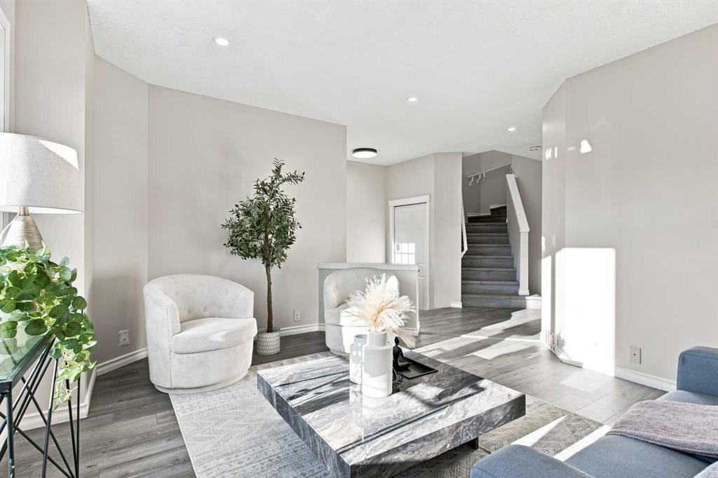 1095 Bridlemeadows Manor Sw, Calgary, AB