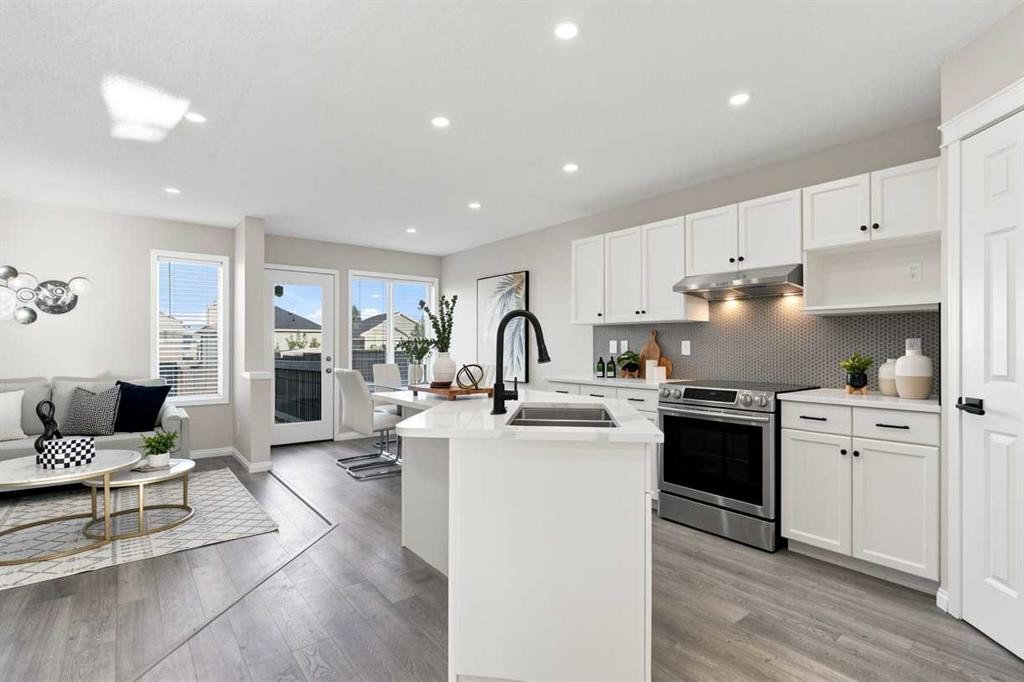1095 Bridlemeadows Manor Sw, Calgary, AB