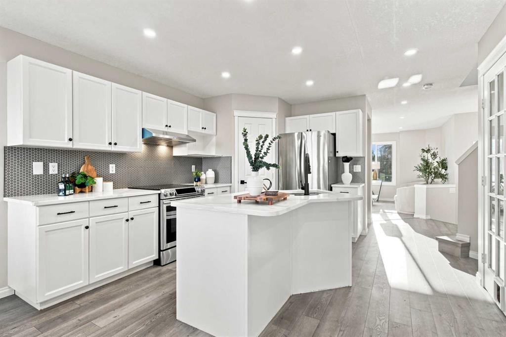 1095 Bridlemeadows Manor Sw, Calgary, AB