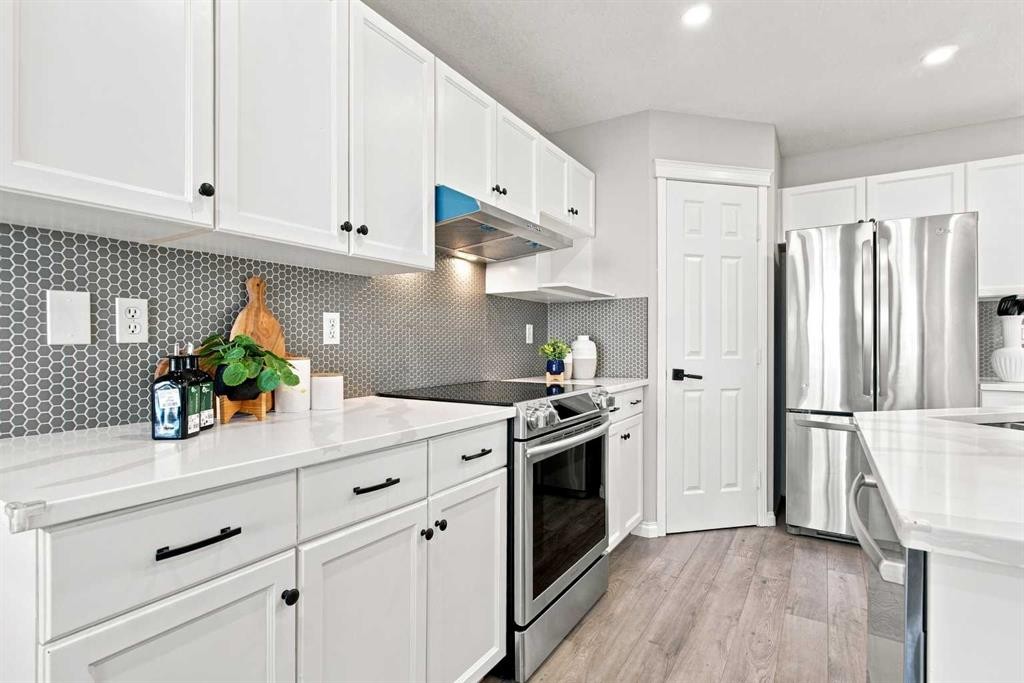 1095 Bridlemeadows Manor Sw, Calgary, AB